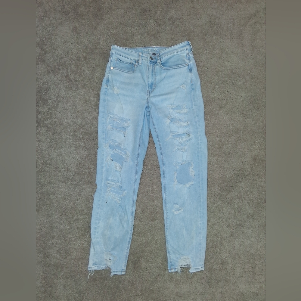 American Eagle Distressed Mom Jeans Light Wash Size 6